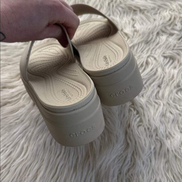 Crocs Brooklyn Slide in Bone - Picture 7 of 12